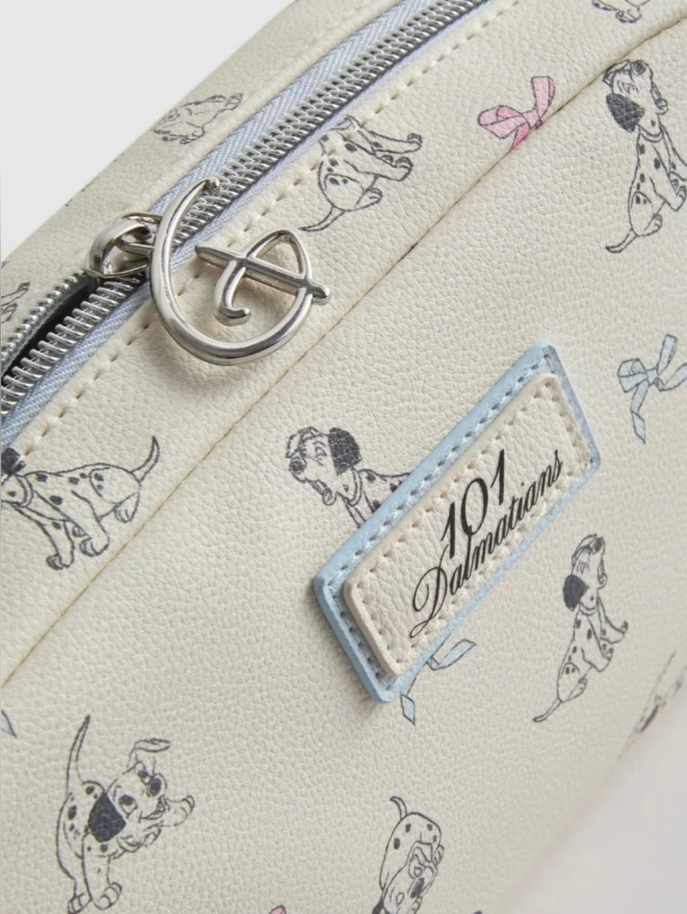 Disney 101 Dalmatians Cream Cosmetic Bag with Pink & Blue Bows - Picture 3 of 8